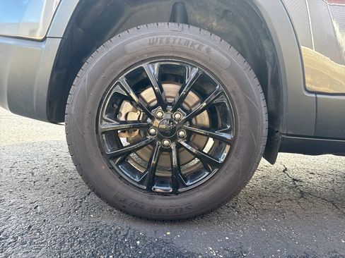 Used 2023 Jeep Cherokee Altitude Lux image 20