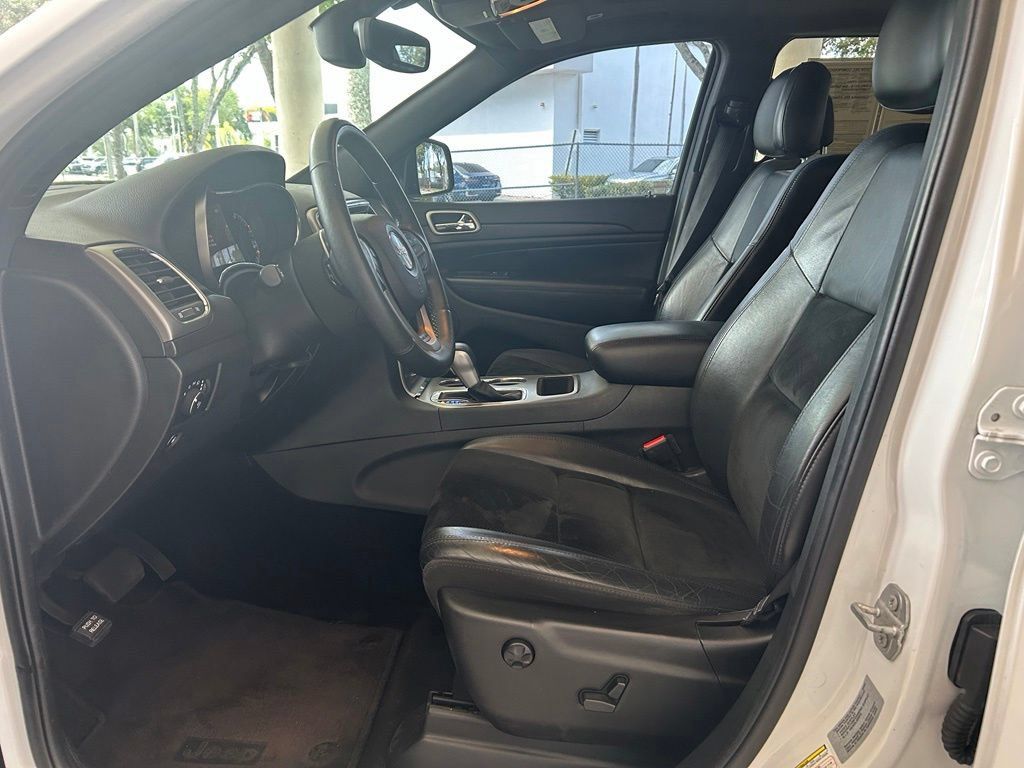 Used 2017 Jeep Grand Cherokee Altitude RWD image 6