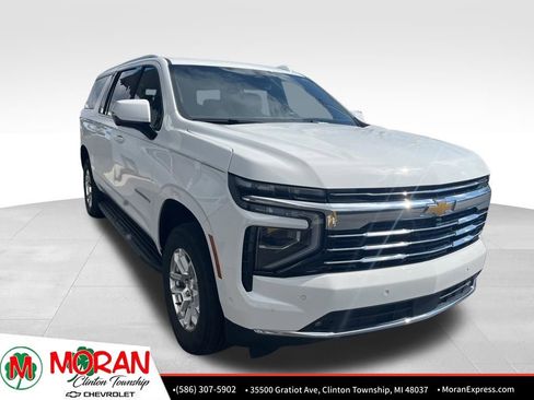 Used 2025 Chevrolet Suburban LT w/ Comfort Package AWD/4WD image 2