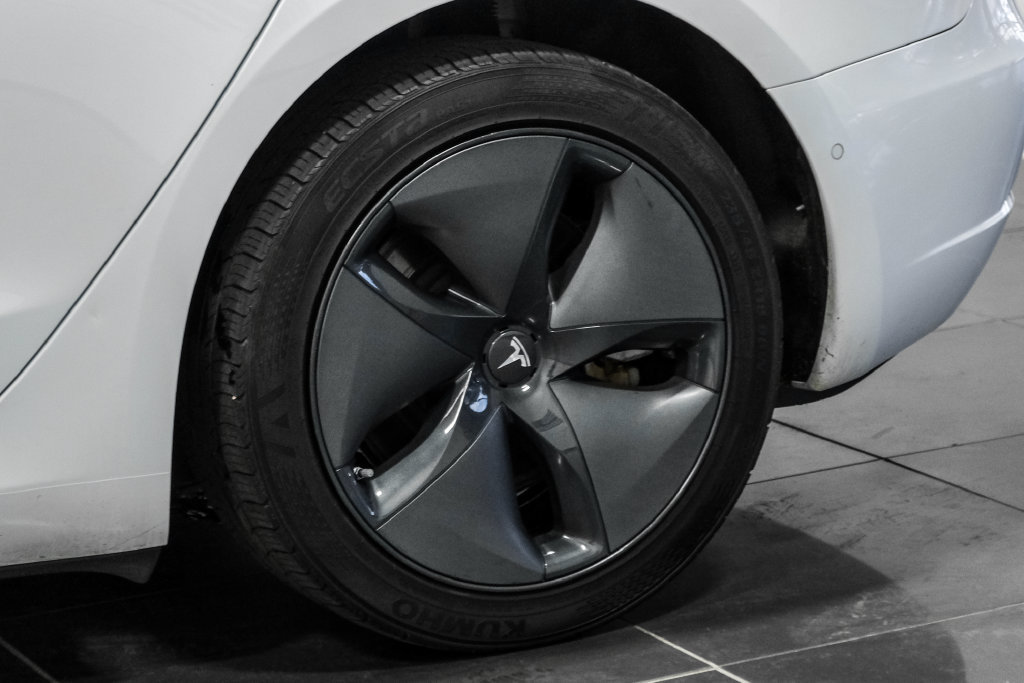 Used 2019 Tesla Model 3 Long Range RWD image 45