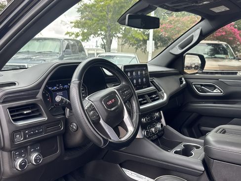 Used 2021 GMC Yukon XL SLT w/ SLT Premium Package AWD/4WD image 5