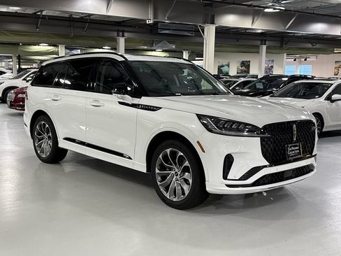 Used 2026 Lincoln Aviator AWD w/ Jet Appearance Package image 1