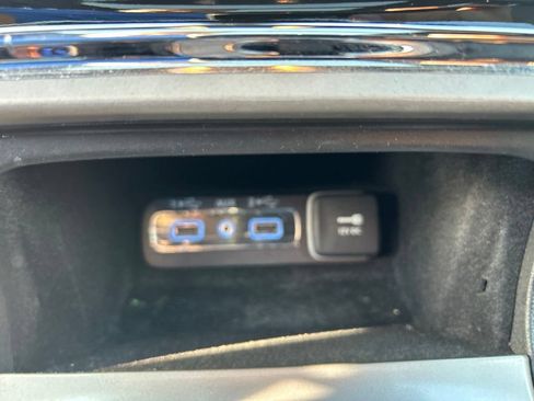Used 2022 Jeep Grand Cherokee Limited w/ Tech Group AWD/4WD image 44