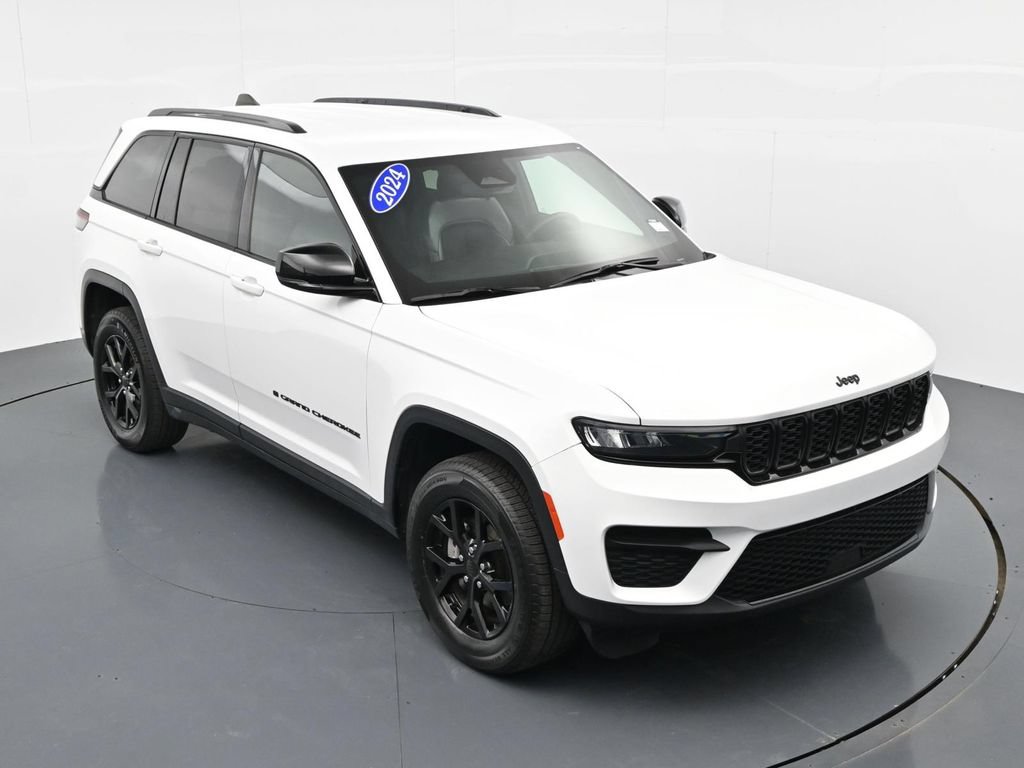 Used 2024 Jeep Grand Cherokee Altitude AWD/4WD image 20