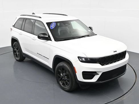 Used 2024 Jeep Grand Cherokee Altitude AWD/4WD image 20