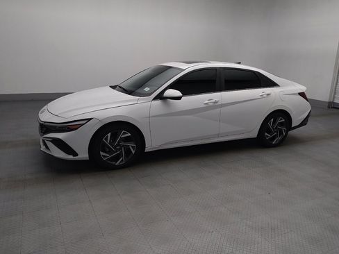 Used 2024 Hyundai Elantra SEL w/ Convenience Package FWD image 2