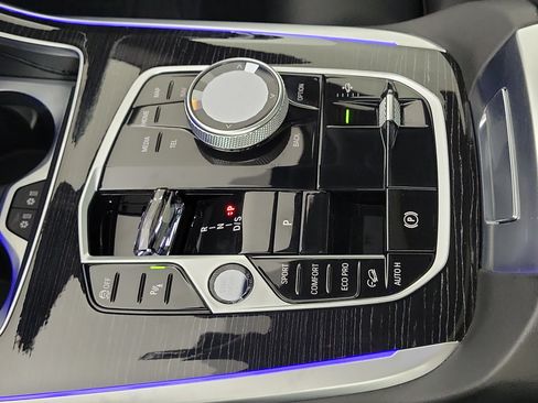 Certified 2025 BMW X7 M60i AWD/4WD image 22