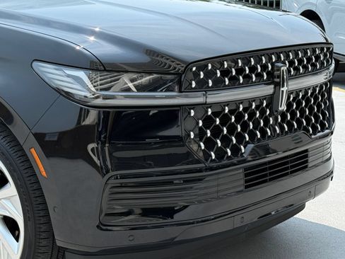 Used 2025 Lincoln Navigator L Black Label AWD/4WD image 9
