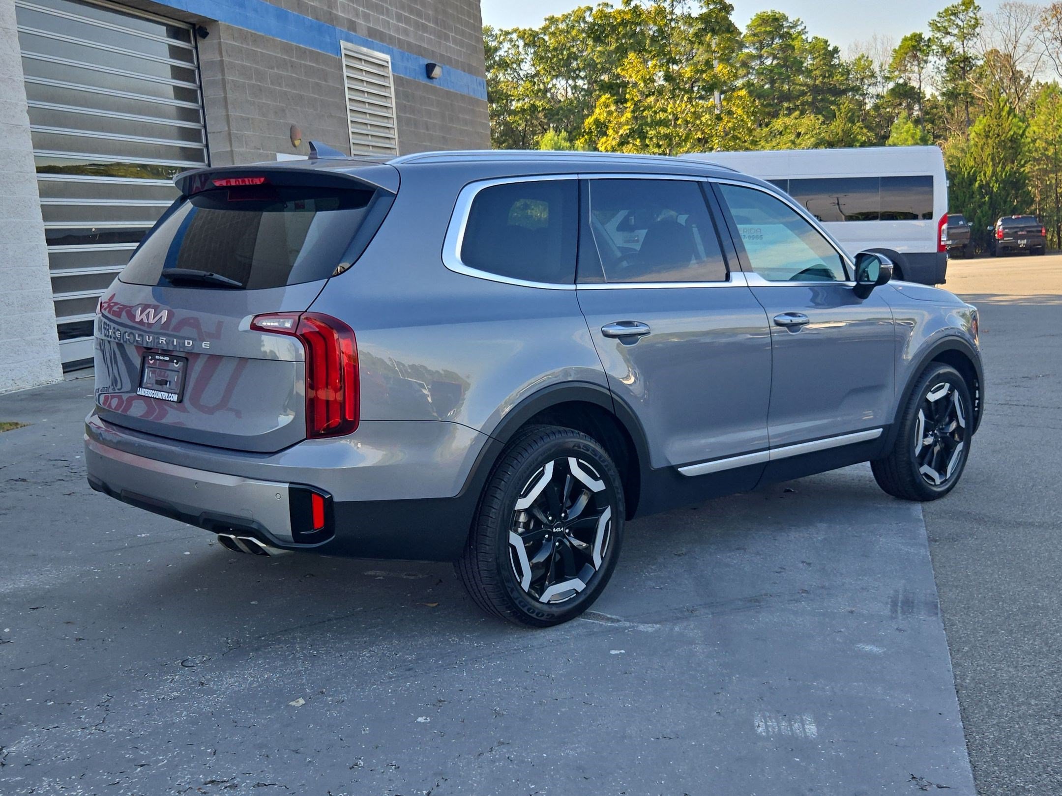 Used 2025 Kia Telluride S FWD image 7