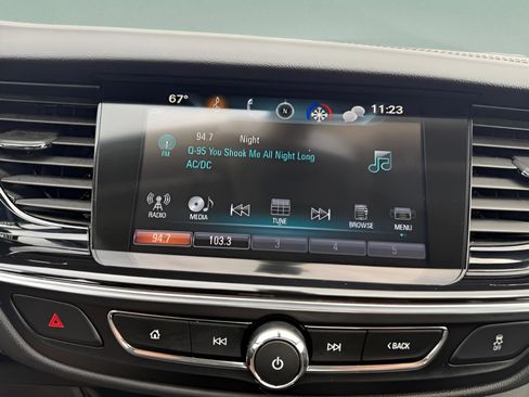 Used 2018 Buick Regal Essence FWD image 15