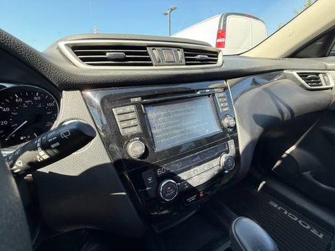 Used 2016 Nissan Rogue SL w/ SL Premium Package FWD image 14
