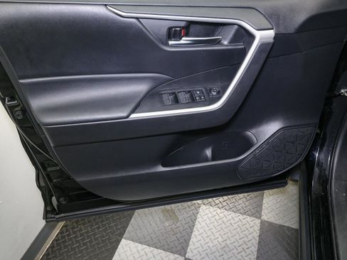 Used 2022 Toyota RAV4 XLE image 40