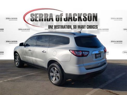 Used 2017 Chevrolet Traverse LT image 6