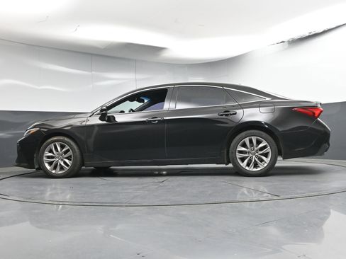 Used 2019 Toyota Avalon XLE w/ Moonroof Package image 29