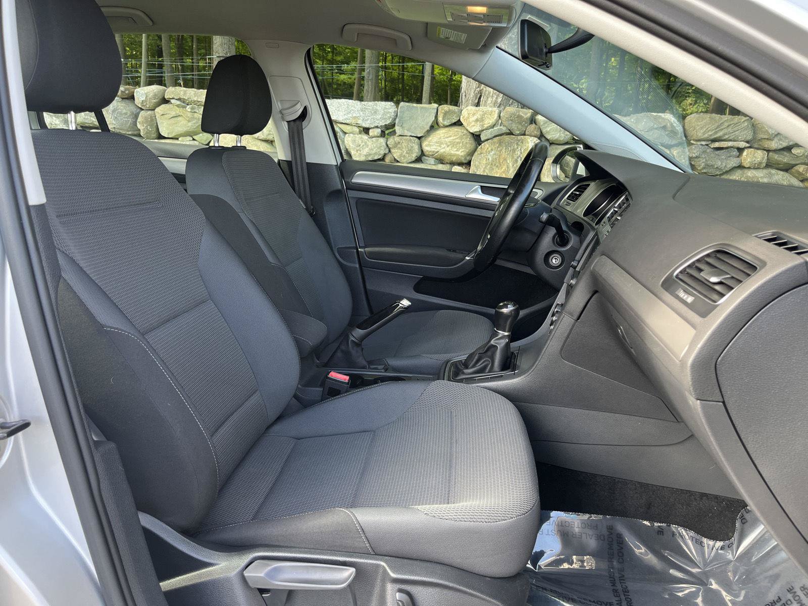 Used 2016 Volkswagen Golf S FWD image 8