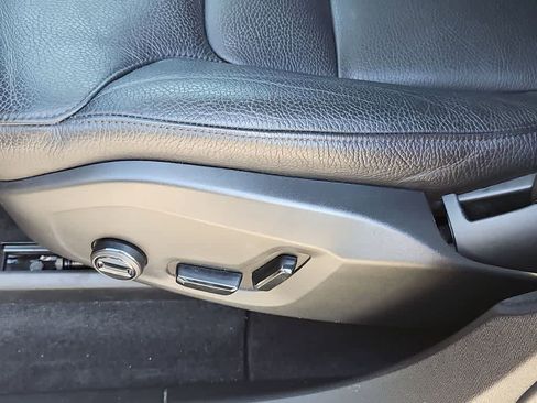 Used 2022 Volvo XC60 B5 Momentum image 18