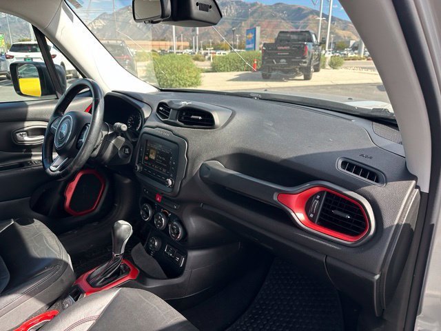 Used 2016 Jeep Renegade Trailhawk w/ Premium Trailhawk Package AWD/4WD image 33