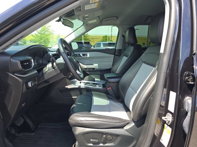 Certified 2023 Ford Explorer XLT w/ Equipment Group 202A AWD/4WD image 11