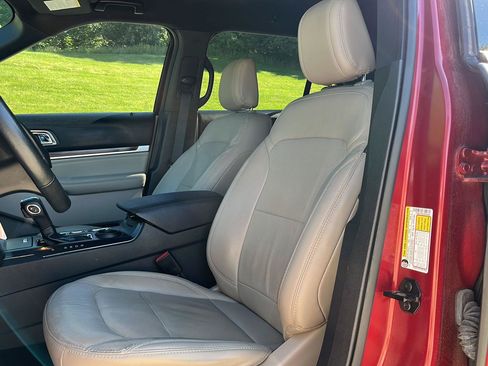 Used 2018 Ford Explorer Limited FWD image 16