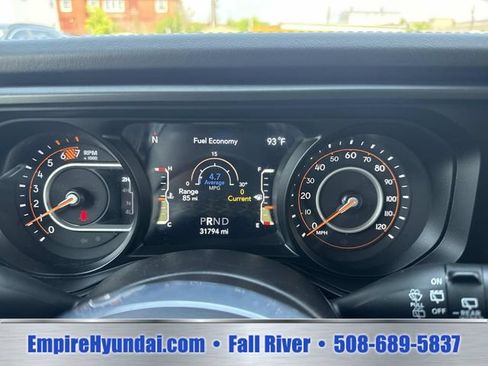 Used 2025 Jeep Wrangler Unlimited Sahara AWD/4WD image 32