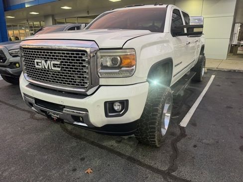 Used 2015 GMC Sierra 2500 Denali w/ Duramax Plus Package image 2