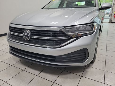 Used 2023 Volkswagen Jetta SE w/ Panoramic Sunroof Package FWD image 24