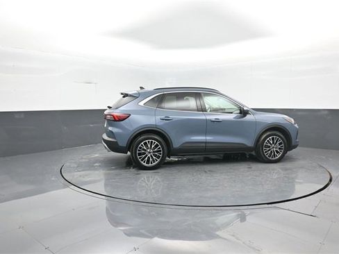 Certified 2025 Ford Escape Base image 8
