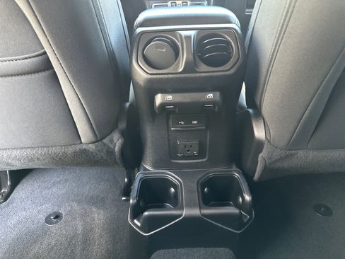 Used 2020 Jeep Wrangler Unlimited Sahara AWD/4WD image 31