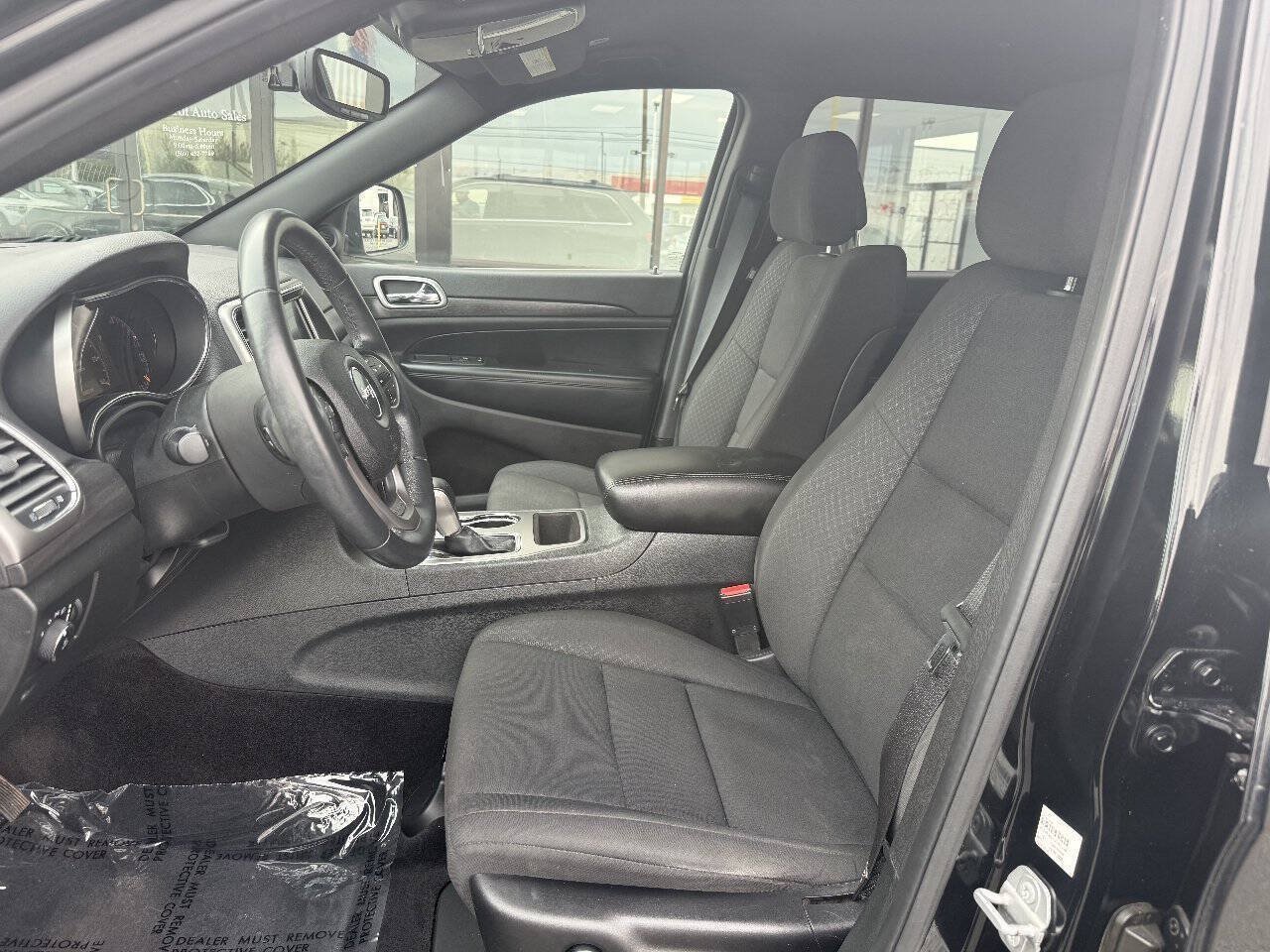 Used 2018 Jeep Grand Cherokee Laredo AWD/4WD image 9