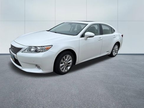 Used 2014 Lexus ES 300h w/ Premium Package w/Bamboo Trim FWD image 5