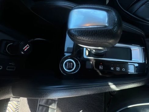 Used 2021 Nissan Versa SV FWD image 20