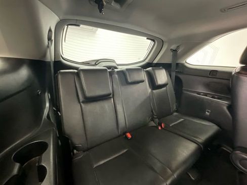 Used 2019 Toyota Highlander SE w/ Protection Package #3 image 9