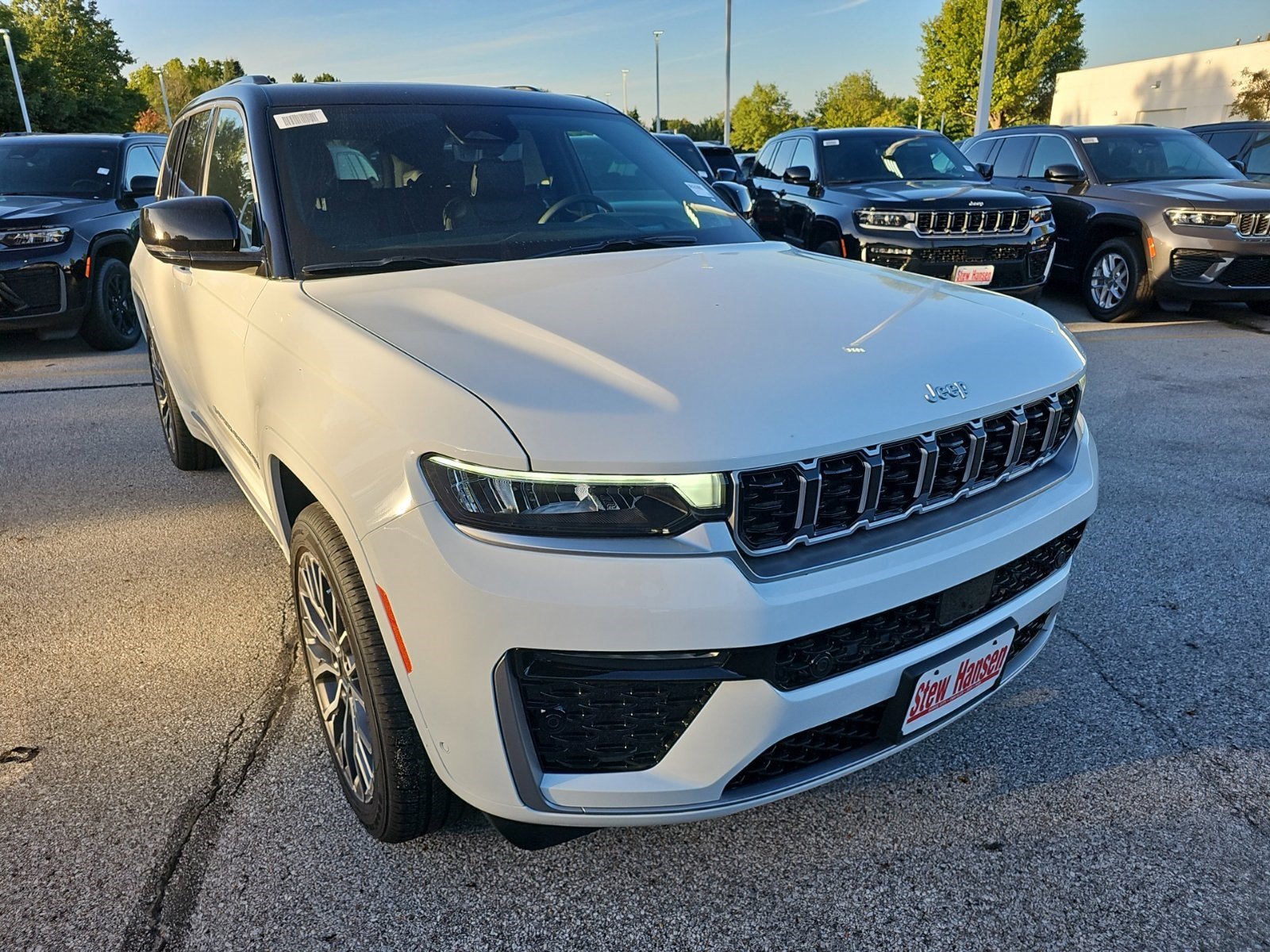New 2027 Jeep Grand Cherokee Summit AWD/4WD image 8