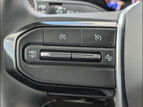 Used 2024 Chevrolet Colorado ZR2 w/ Technology Package AWD/4WD image 18