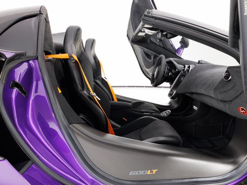 Used 2020 McLaren 600LT Spider RWD image 38