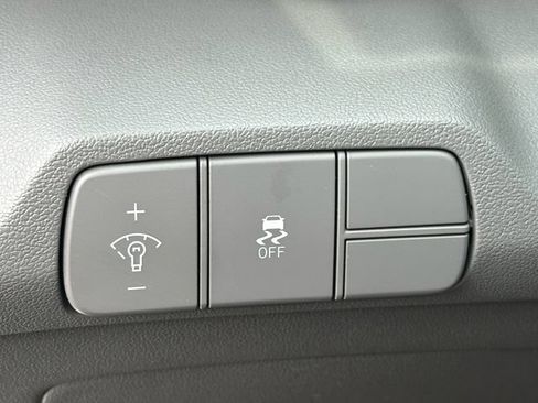Used 2024 Hyundai Elantra SEL FWD image 23