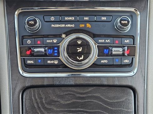 Used 2019 Lincoln Continental Select image 18