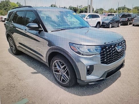 Used 2025 Ford Explorer ST-Line w/ Premium Package RWD image 2