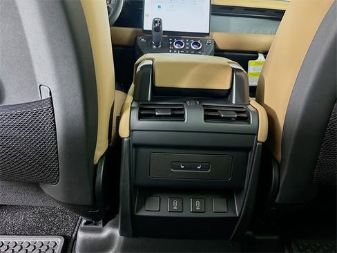 New 2026 Land Rover Defender 110 X-Dynamic SE image 24