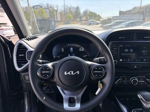 Certified 2023 Kia Soul LX w/ LX Technology Package image 9