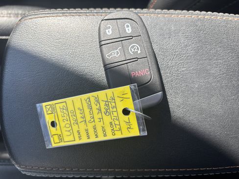 Used 2020 Jeep Compass Latitude image 28