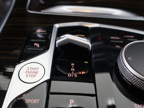 Used 2026 BMW X7 xDrive40i w/ M Sport Package image 4