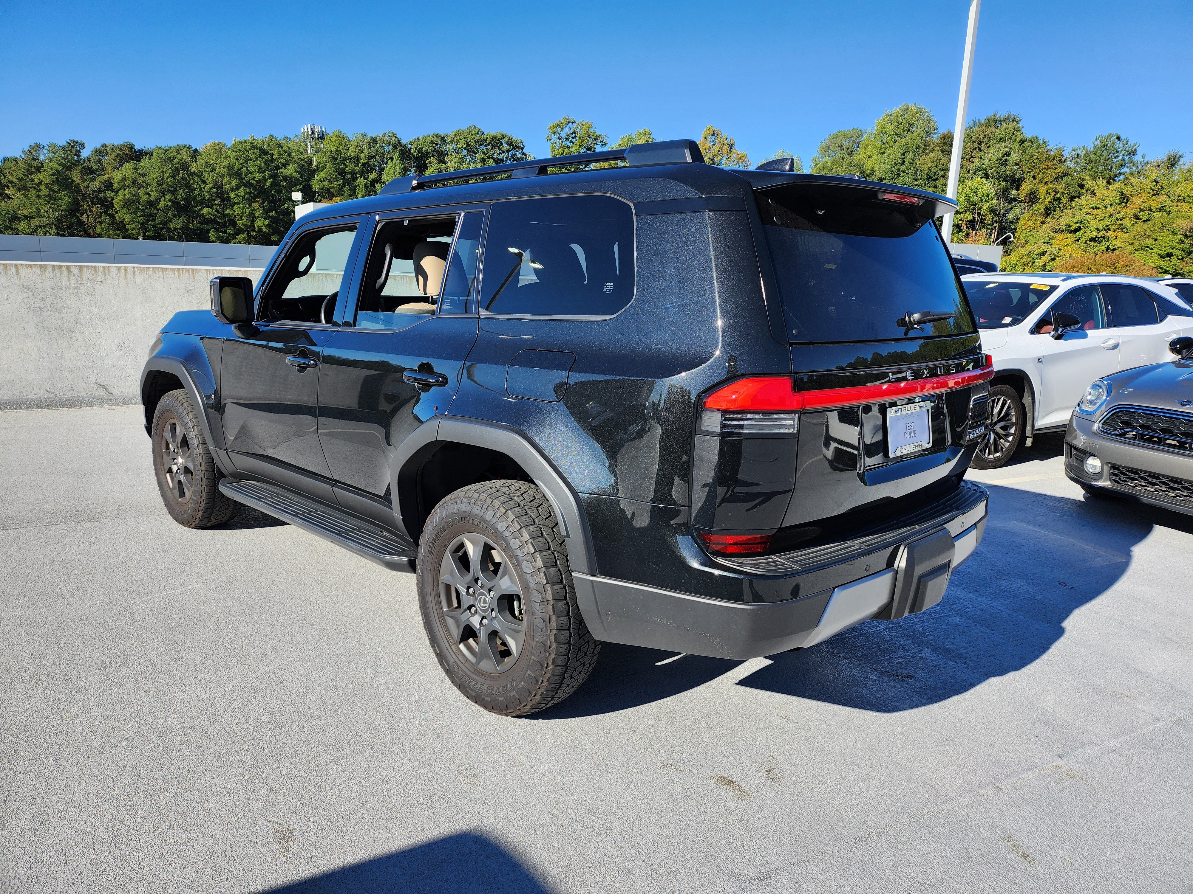 Used 2024 Lexus GX 550 AWD/4WD image 3