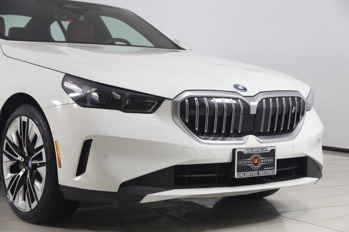 Used 2024 BMW i5 eDrive40i w/ Convenience Package RWD image 34