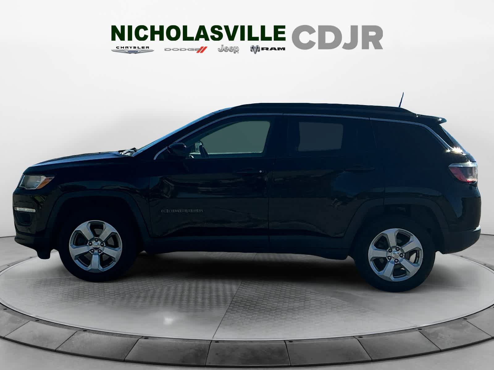 Used 2019 Jeep Compass Latitude w/ Popular Equipment Group AWD/4WD image 2