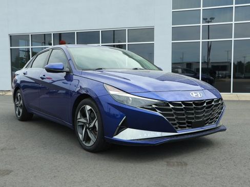 Used 2021 Hyundai Elantra SEL w/ Convenience + Premium Package image 3