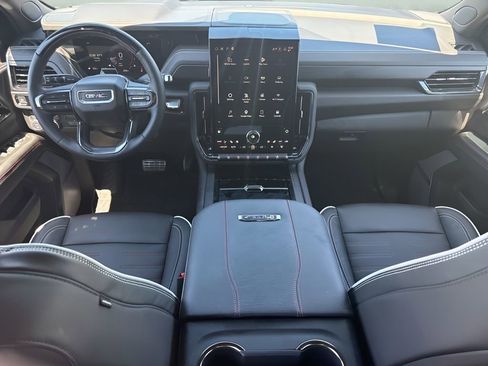 Used 2025 GMC Yukon XL AT4 Ultimate w/ LPO, AT4 Appearance Package AWD/4WD image 17