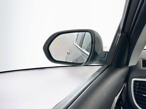 Used 2025 Kia Seltos S image 16