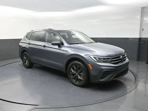 Used 2024 Volkswagen Tiguan SE AWD/4WD image 10