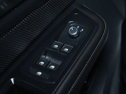 Used 2024 Volkswagen Atlas Cross Sport SE w/ Panoramic Sunroof Package image 17